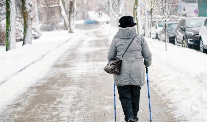 Senjorų sveikatos apsauga – ką daryti, kai lauke –30–32 °C